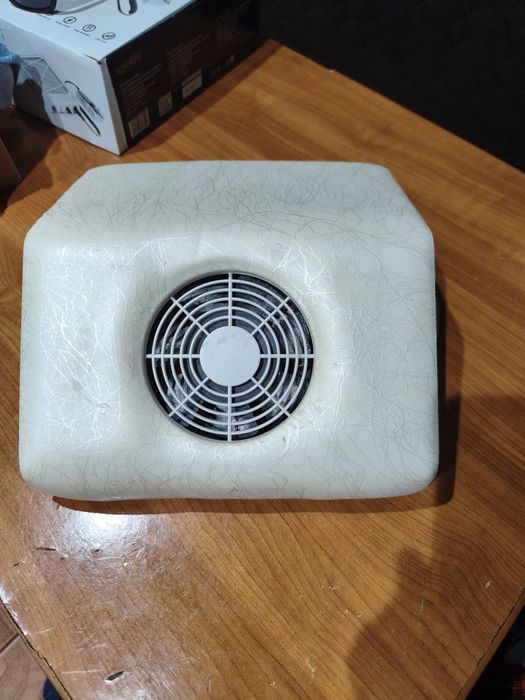 Aspirator unghii