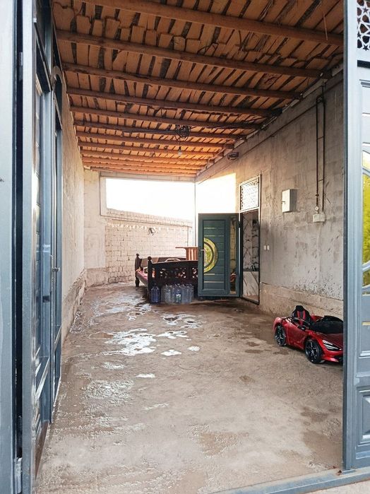 Hovli sotiladi 4 xonali uy sotiladi 2.5 sotix YASHASHGA TAYYOR
