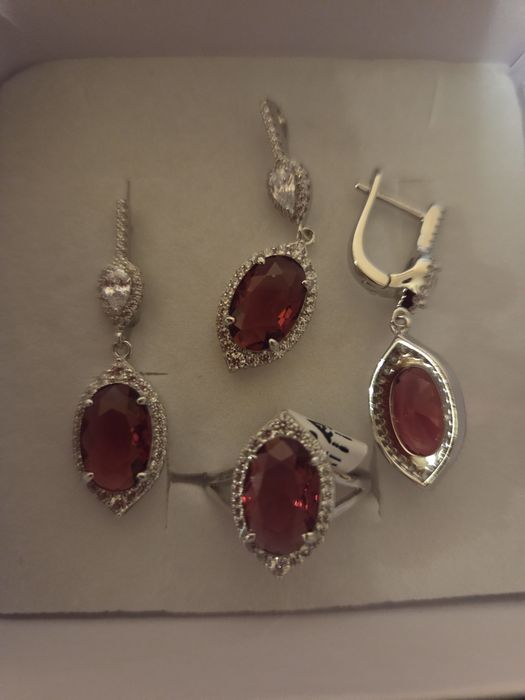 Продается серебряный набор 925 пробы