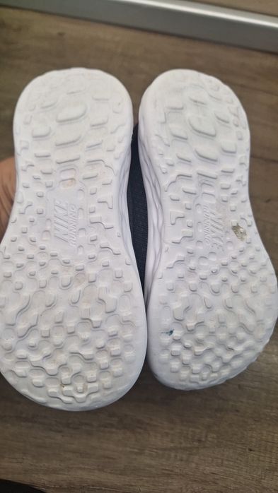 Adidasi nike mar 27