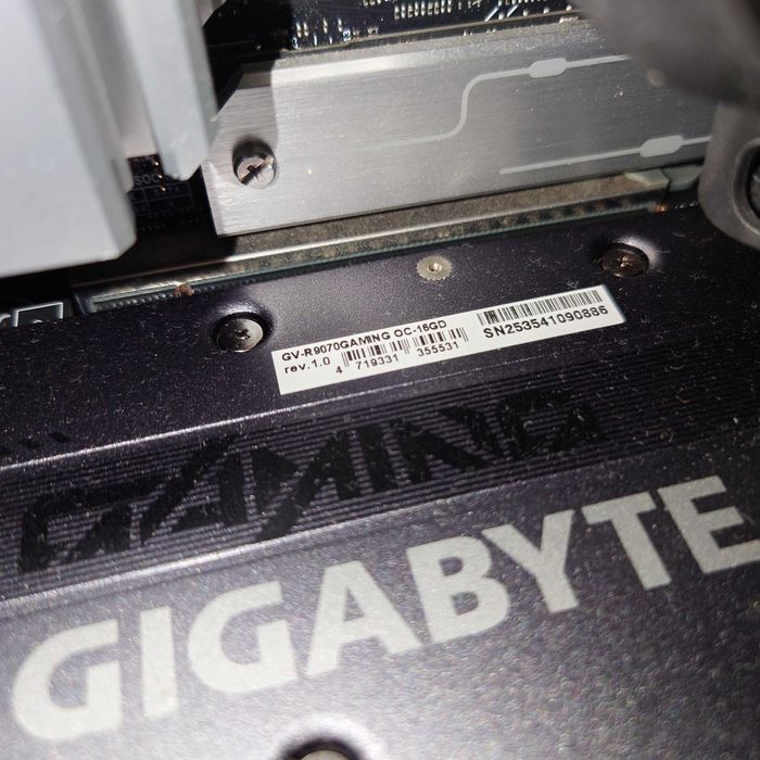 Vand placa video AMD RX 9060XT 16GB Sapphire Pulse OC nou nouta