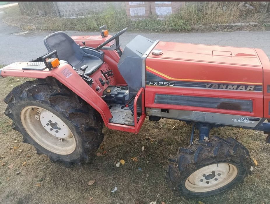 Продавам трактор