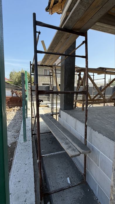 Сдаем леса в аренду / Опалубка для забора