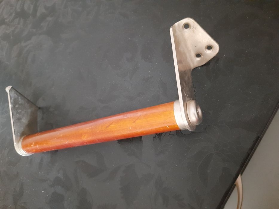 Поручень , ручка .