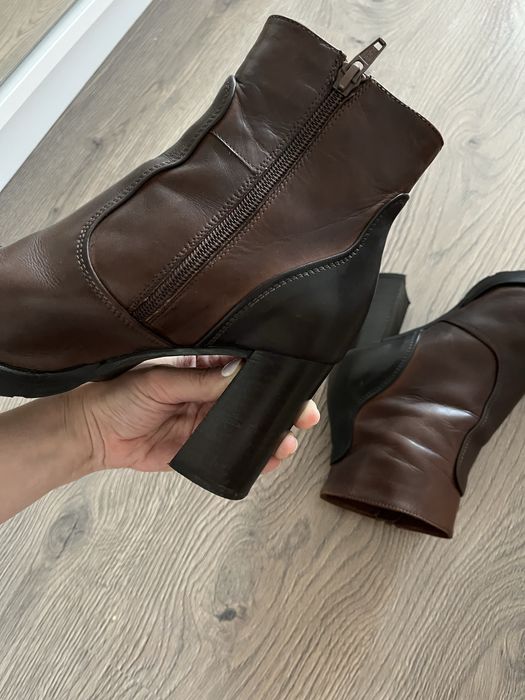 Botine de piele cu toc gros