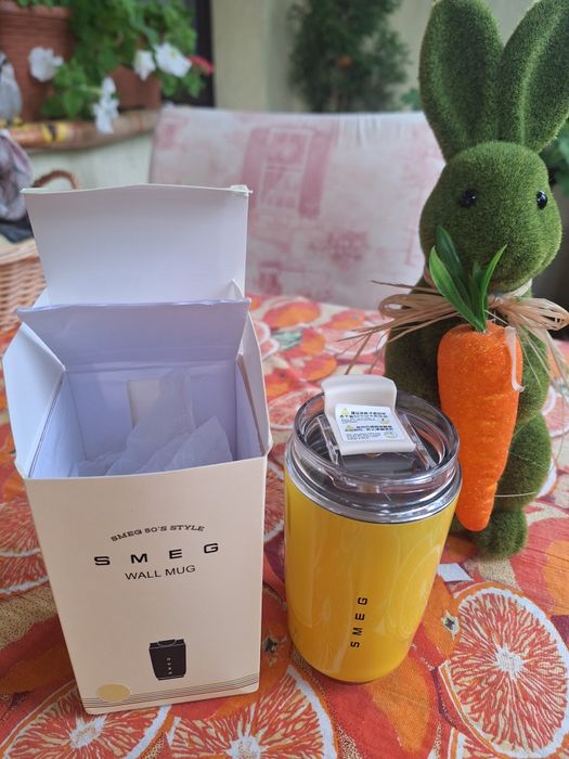 Термо чаша SMEG, нова, има и зелена, лилава,бежова, жълта, тюткоаз