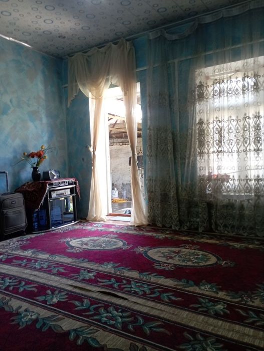 Abduraxmonov yòlida 3 sotuk 6 xonali uy sotiladi