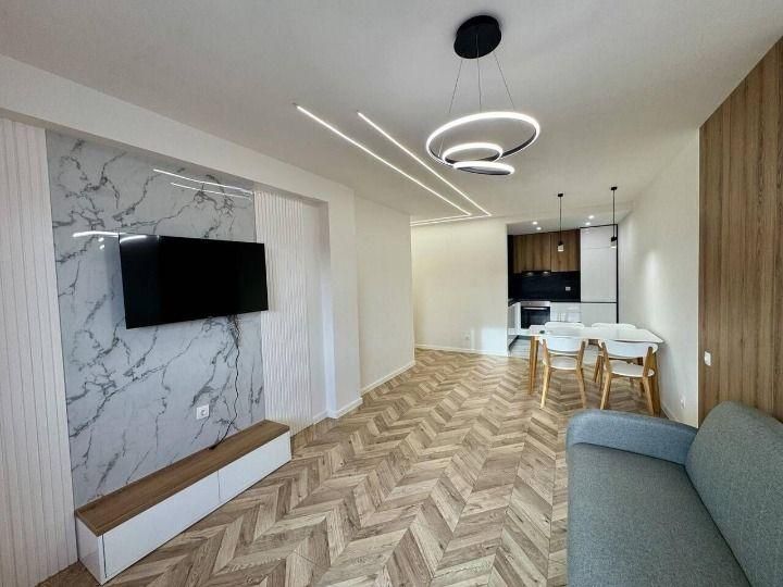 Дава се под наем Тристаен апартамент в Пловдив, Христо Смирненски - 95 кв.м за 890 € - Снимка #1