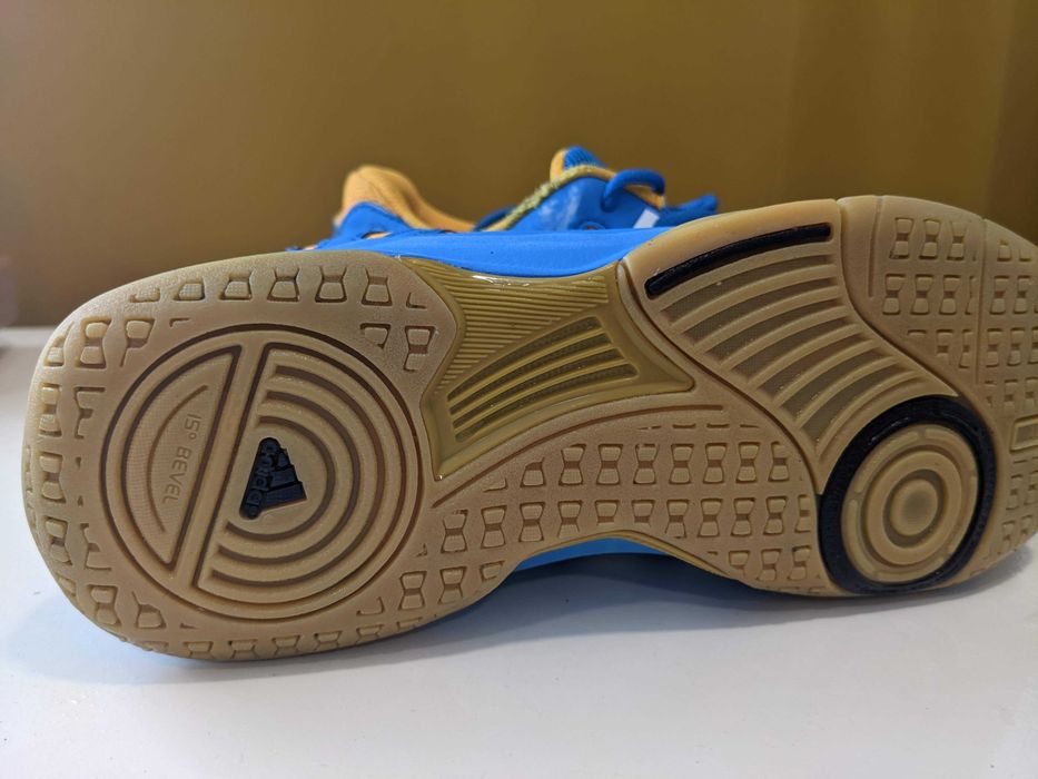 Pantofi sport adidas non marking nr 36 37
