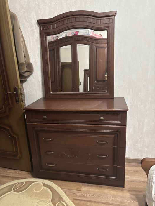 Продается спальный гарнитур