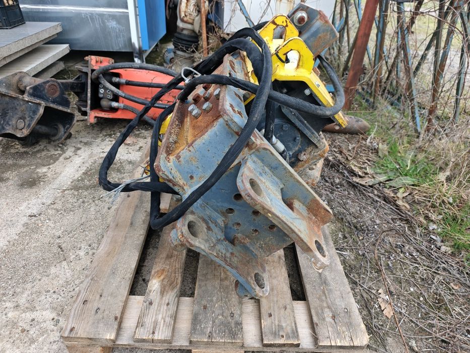 Набивач на пилоти с грайфер за багер 4 - 12 тона Malaguti pm202