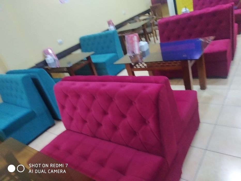 Kafe va restaranlar uchun divan
