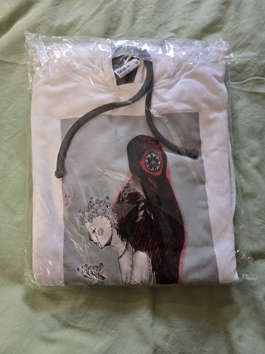 Суичър дамски,единични бройки,прекрасен печат.