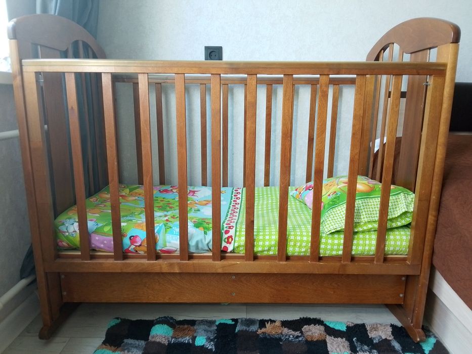 Продам детскую кроватку