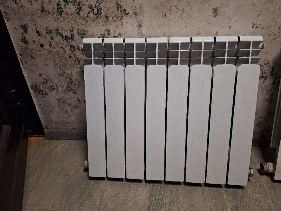 Радиатор отопления алюминиевый.