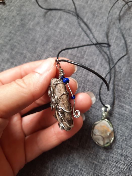 медальон дамски/колие/ръчно изработен/handmade/бижу/камък и метал