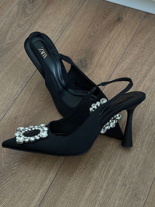 Черни токчета ZARA