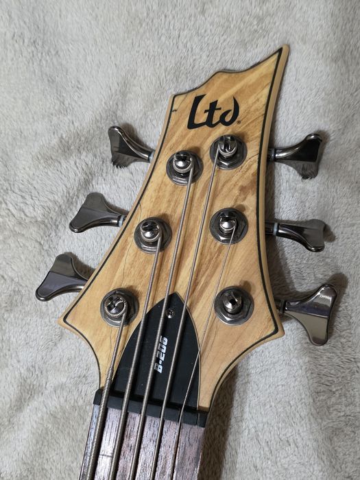 Tot pachetul 3.500 lei Chitara bass + vioara + stație Marbass