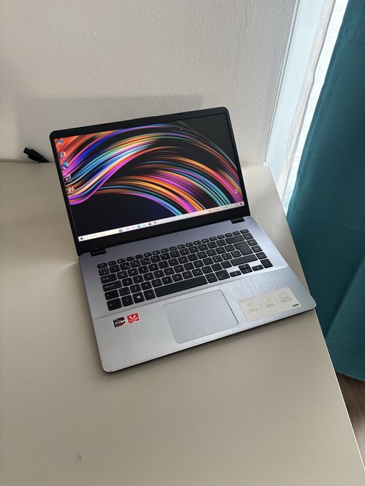 Asus Vivobook 15•Ryzen 5• 8gb ram• 15” infinity edge• SSD