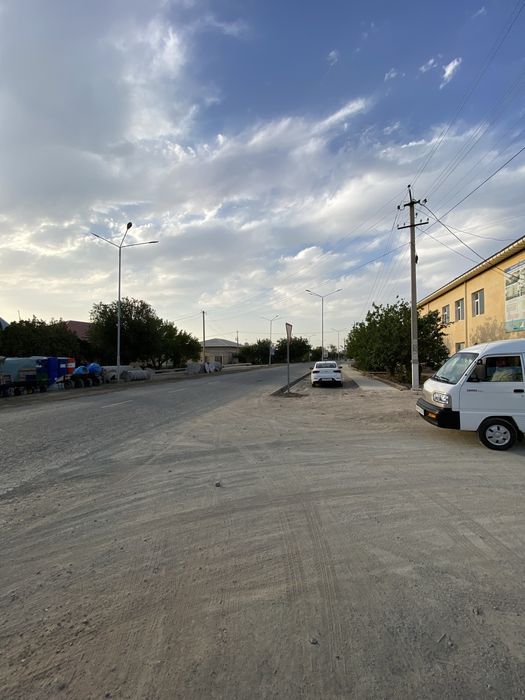 Noturar bino sotiladi