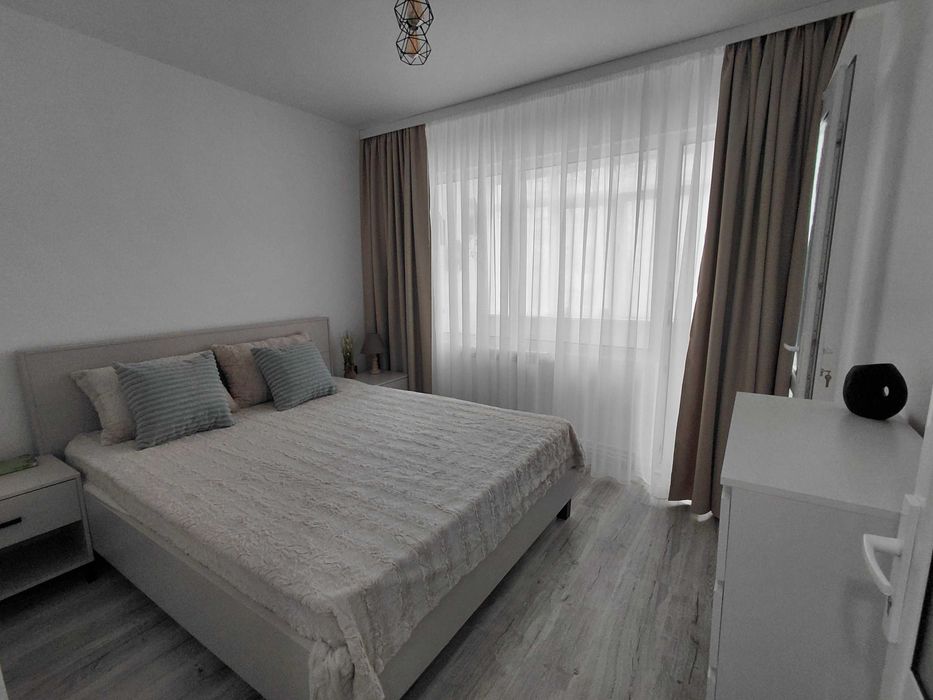 De vanzare apartament 3 camere,Micro 16,et 2,la cheie +boxa la subsol