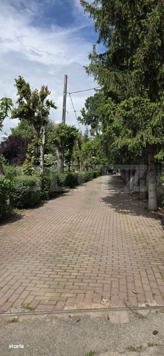 Proprietate Exclusivista: 2 Case, Piscina si Teren de Tenis pe 3833 mp