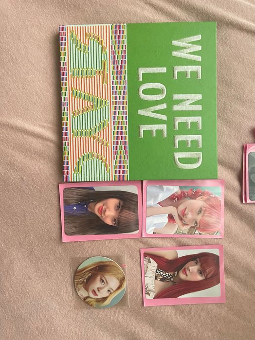 KPOP album STAYC We Need Love