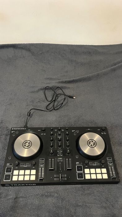 Dj Конзола Traktor MK3 S2, слушалки и лаптоп