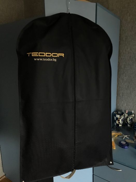 Официален костюм