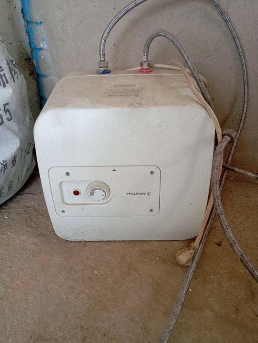 Продам бойлер аристон