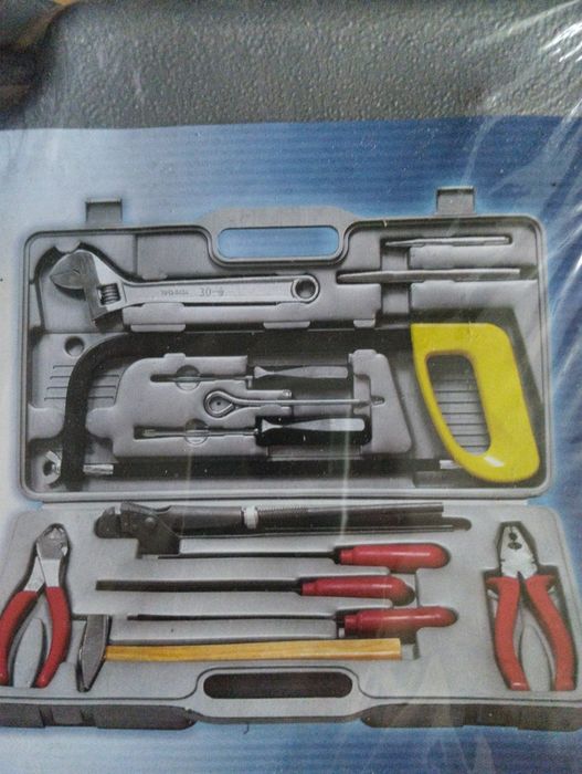 Набор инструментов в чемоданчике