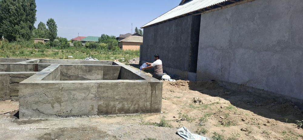 Куйлик катта бозор оркасида авангард  бойкургон  2 сутих срошни сотила