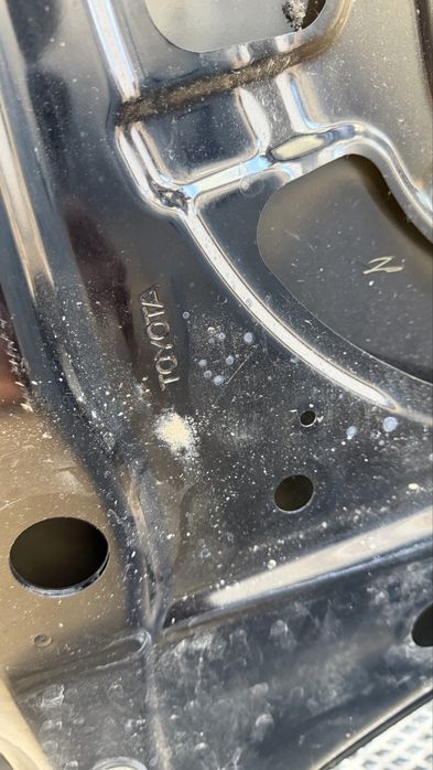 Капот на Камри 70