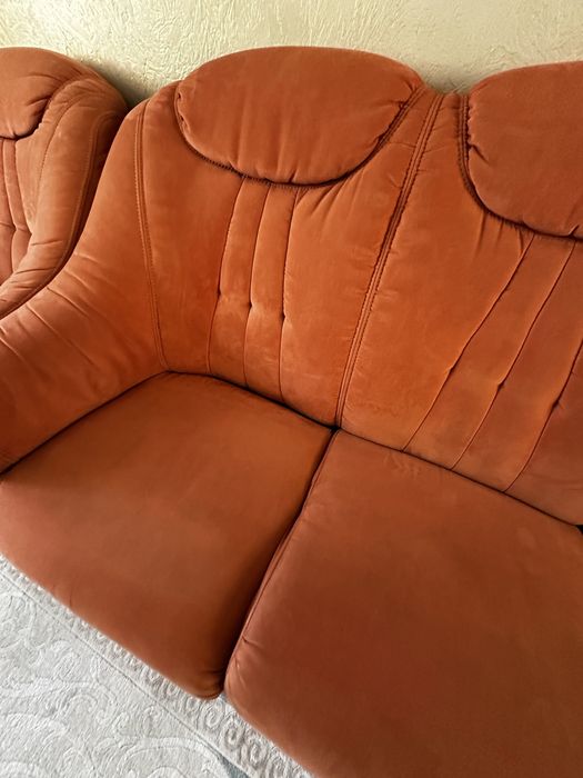 Диван с двумя креслами