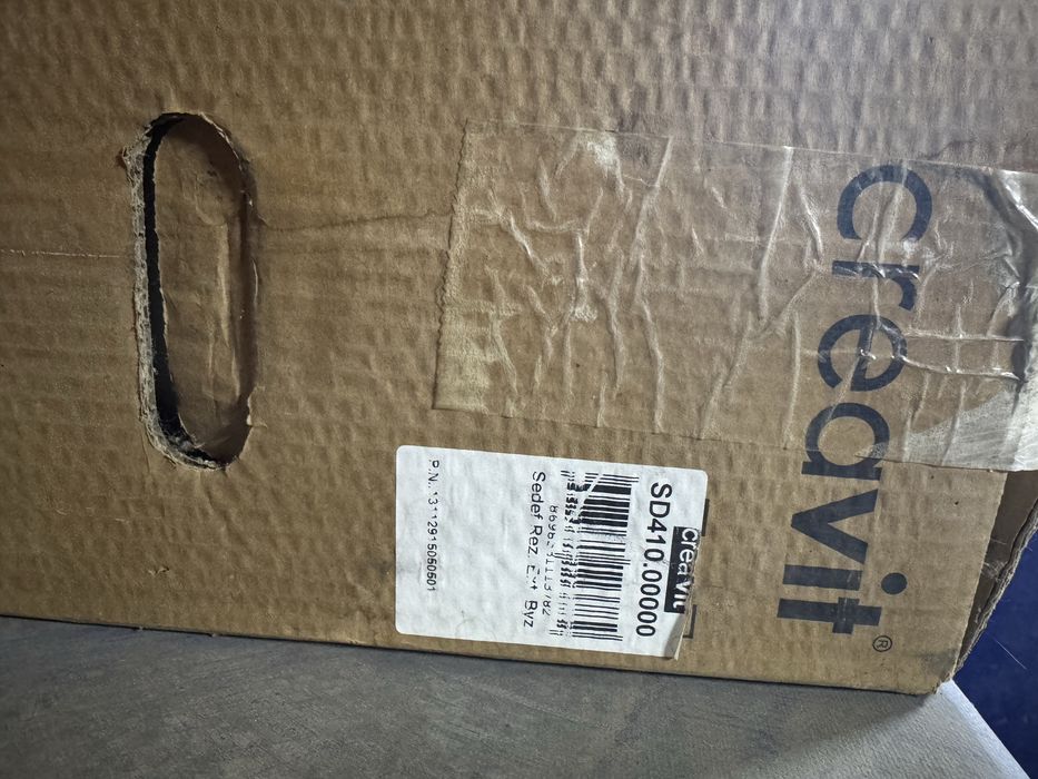 Бачек для унитаза креавит ,с внутренним механизмом и унитазной крышклй