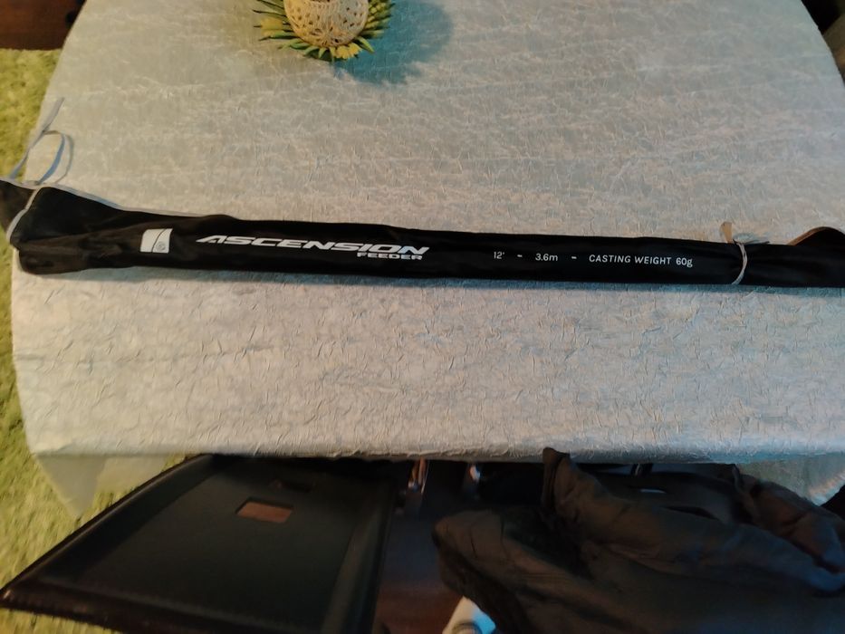 Vând băț de pescuit nou