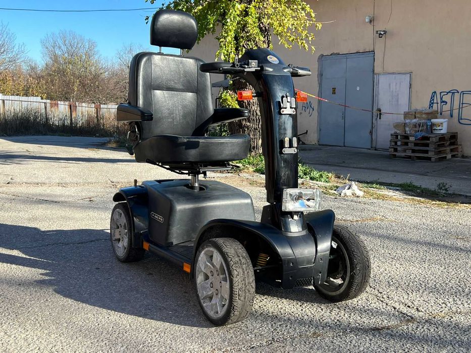 Електрически скутер за трудно подвижни хора или инвалиди