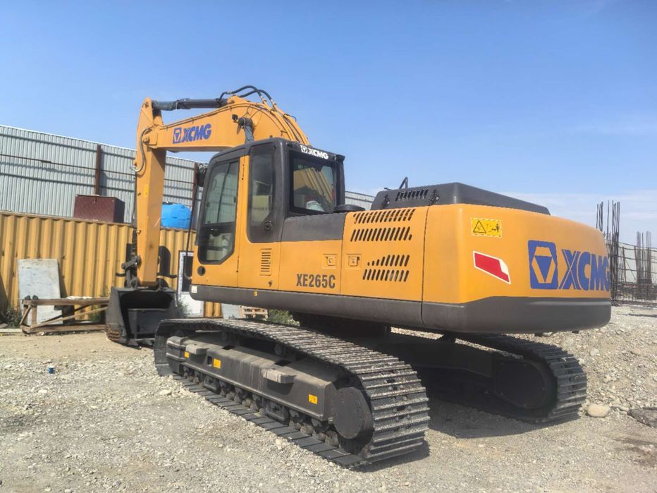 Продается новый гусеничный гидравлический экскаватор XCMG XE265C.
