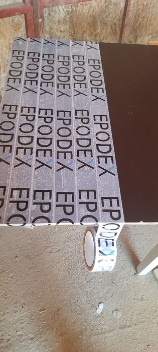 Masa cafea lemn de nuc si rasina epoxidica