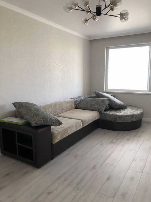 Продаю Диван 3 метра, б/у