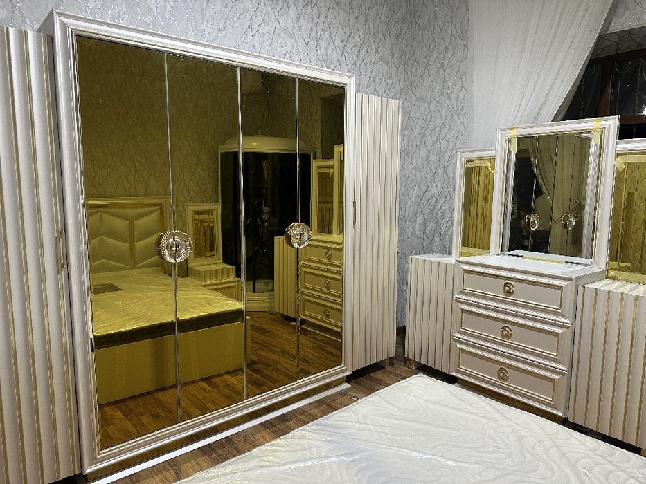 Спальный гарнитур