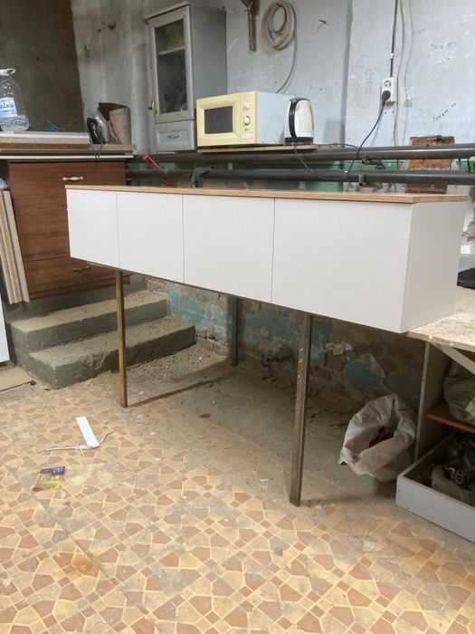 Продам тв тумбу 35000