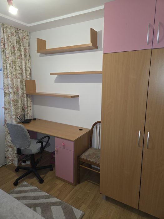 P.F. închiriez ap. cu 2 dormitoare+sufragerie  si bucatarie+ loc de parcare