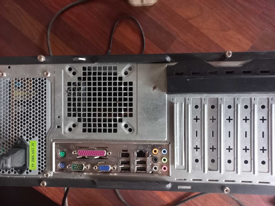 Компютри 2 броя.