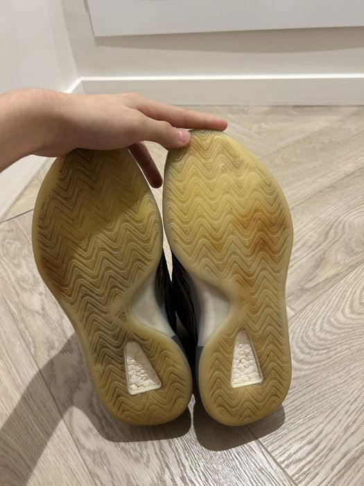 Yeezy Qntm Amber Tint