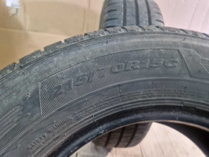 2 Nexen R15С 215/70/ 
летни бусови гуми DOT0921