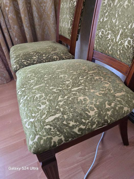 Продаются широкие стулья