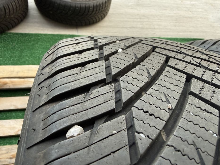 2бр. ОТЛИЧНИ ВСЕСЕЗОННИ Гуми С Борд 215/55R/17 -IMPERIAL- DOT:0122- 7.4мм.