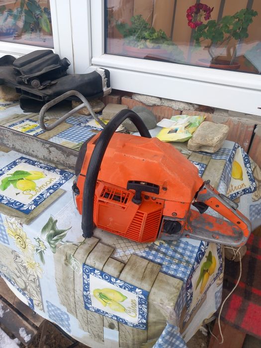 Vând drujba husqvarna 266 XP