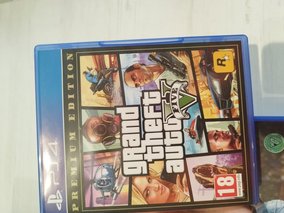 Продавам PlayStation 4